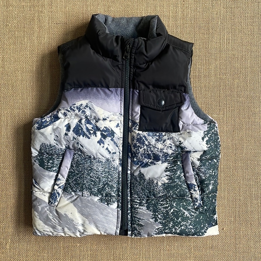 Immaculate Baby Gap Mountain Range Vest-EUC